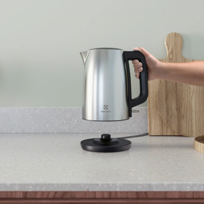 Электрочайник Electrolux 1.7л, Strix, металл, нерж. сталь (E3K1-3ST)