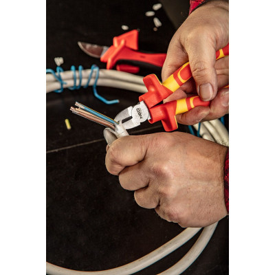 Neo Tools Кусачки-бокорізи, діелектричні, для робіт під напругою 1000В, 55-60HRc, 180мм, CrV Neo Tools Кусачки-бокорізи, діелектричні, для робіт під напругою 1000В, 55-60HRc, 180мм, CrV