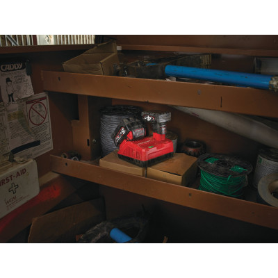 Набір акумулятора та зарядного пристрою Milwaukee NRG-502 12В 1х2А·год Redlithium M12 18В 2х5А·год Redlithium M18 ЗП M12-18FC