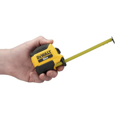 Рулетка DeWALT COMPACT, 5мх28мм, з фіксатором змотування, АБС-пластик, магніт Рулетка DeWALT COMPACT, 5мх28мм, з фіксатором змотування, АБС-пластик, магніт