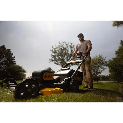 Газонокосарка акумуляторна DeWalt 2х18В 53см 67л 25-102мм 28кг без АКБ та ЗП Газонокосарка акумуляторна DeWalt 2х18В 53см 67л 25-102мм 28кг без АКБ та ЗП