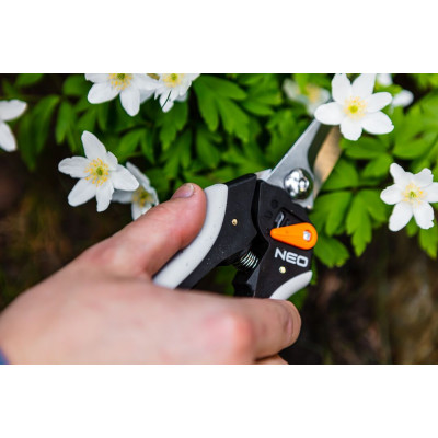 Секатор плоскостной Neo Tools, d реза 6мм, 210мм, 184г