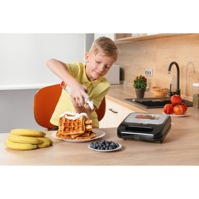 Сендвічмейкер Ardesto 700Вт, алюміній, 4 пластини, корпус-нержав.сталь/пластик, чорно-сріблястий