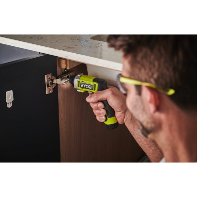 Отвертка аккумуляторная Ryobi RSD4-120T 4В USB Lithium акб 1х2А-ч 5Нм 200об-в кейс для хранения 10 насадок 0.37кг