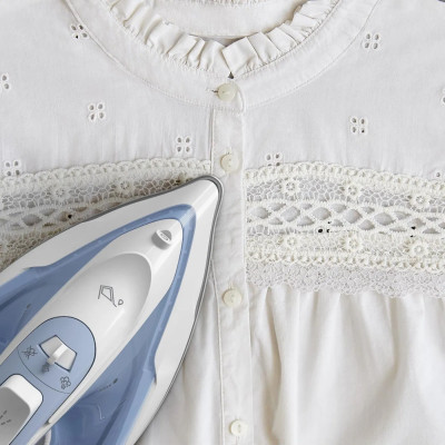 Tefal Праска Virtuo 30, 2000Вт, 240мл, паровий удар -120гр, постійна пара - 27гр, керам. підошва, біло-блакитний Tefal Праска Virtuo 30, 2000Вт, 240мл, паровий удар -120гр, постійна пара - 27гр, керам. підошва, біло-блакитний