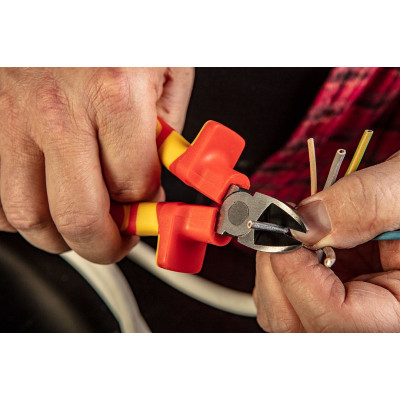 Neo Tools Кусачки-бокорізи, діелектричні, для робіт під напругою 1000В, 55-60HRc, 180мм, CrV Neo Tools Кусачки-бокорізи, діелектричні, для робіт під напругою 1000В, 55-60HRc, 180мм, CrV