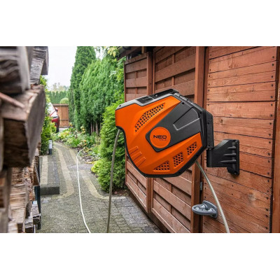 Котушка зі шлангом Neo Tools автоматична 20м+2м шланга 1/2 Котушка зі шлангом Neo Tools автоматична 20м+2м шланга 1/2