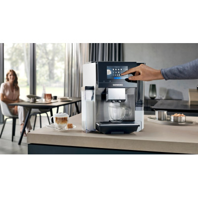 Кавомашина Siemens 2.4л, зерно + мелена, автомат.капучинатор, LED - дисплей, авторецептів - 20, чорно - срібний