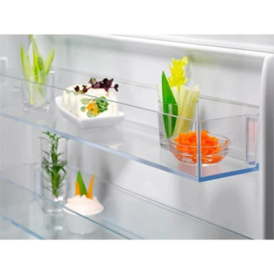 Холодильник Electrolux вбудований з нижн. мороз., 177x55х55, холод.відд.-192л, мороз.відд.-61л, 2дв., E, Combi, інв., білий