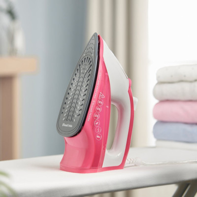 Russell Hobbs Праска Light&Easy Pro, 2600Вт, 240мл, паровий удар -130гр, постійна пара - 40гр, керам. підошва, біло-рожевий Russell Hobbs Праска Light&Easy Pro, 2600Вт, 240мл, паровий удар -130гр, постійна пара - 40гр, керам. підошва, біло-рожевий