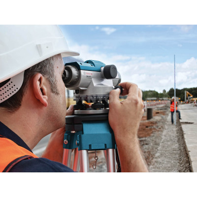 Нивелир оптический Bosch Professional GOL 32 D до 120м ±1мм/30м зум х32 1.5кг