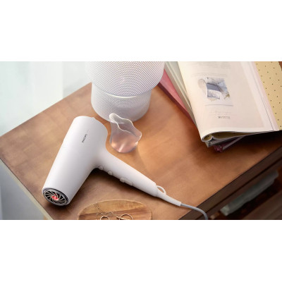 Фен Philips 5000 Series, 2100Вт, 3 режими, іонізація, хол. обдув, білий Фен Philips 5000 Series, 2100Вт, 3 режими, іонізація, хол. обдув, білий