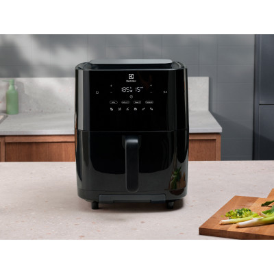 Мультипіч Electrolux 1800Вт, чаша-6.8л, сенсорне керування, 6 програм, пара, пластик, чорний (EAF7SB)