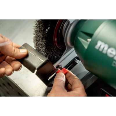 Верстат заточувально-шліфувальний Metabo BS 200 Plus 600Вт коло 200мм стрічка 50х1000мм 2980об/хв 16.9кг Верстат заточувально-шліфувальний Metabo BS 200 Plus 600Вт коло 200мм стрічка 50х1000мм 2980об/хв 16.9кг