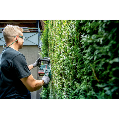Кущоріз акумуляторний Metabo HS 18 LTX BL 55 18В 55см крок різу 21мм 4кг без АКБ та ЗП