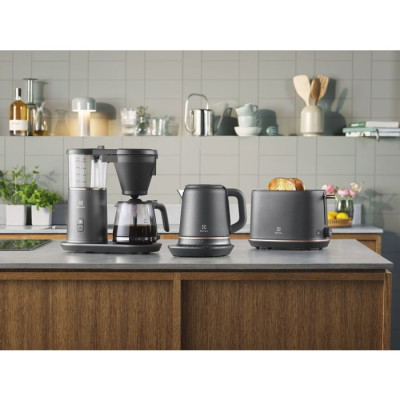 Electrolux Електрочайник, 1,7л, Strix, метал, мат, підтримка темп, чорний