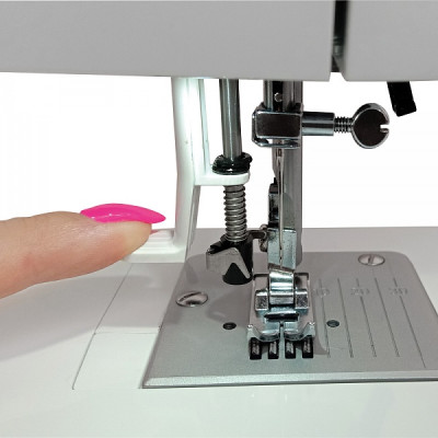 Швейная машина LEADER LAVENDER ,электромех., 70Вт, 22 швейных операций, петля полуавтомат, белый + синий Швейная машина LEADER LAVENDER ,электромех., 70Вт, 22 швейных операций, петля полуавтомат, белый + синий