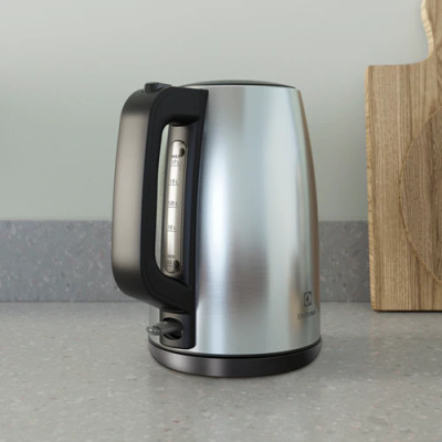 Электрочайник Electrolux 1.7л, Strix, металл, нерж. сталь (E3K1-3ST)