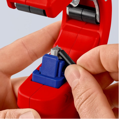 Труборіз KNIPEX для пластикових труб, 32-40-50мм 202мм 0.142кг Труборіз KNIPEX для пластикових труб, 32-40-50мм 202мм 0.142кг