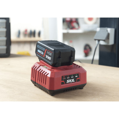 Зарядний пристрій SKIL CR1E3122 AA 20В 2.4А 0.52кг