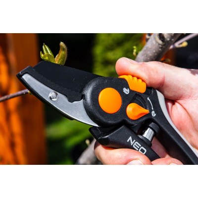 Секатор контактний Neo Tools, d різу 18мм, 200мм, 240г Секатор контактний Neo Tools, d різу 18мм, 200мм, 240г