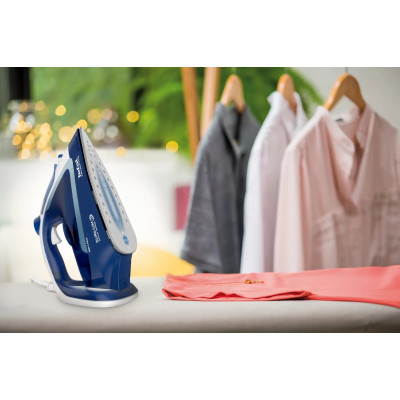 Tefal Праска Easygliss Plus, 2500Вт, 270мл, паровий удар -220гр, постійна пара - 45гр, керам. підошва, синій Tefal Праска Easygliss Plus, 2500Вт, 270мл, паровий удар -220гр, постійна пара - 45гр, керам. підошва, синій