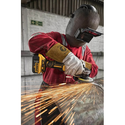 Шліфмашина кутова акумуляторна DeWalt безщіткова 18B XR Li-lon 125мм 9000об/хв кейс 1.74кг без АКБ та ЗП Шліфмашина кутова акумуляторна DeWalt безщіткова 18B XR Li-lon 125мм 9000об/хв кейс 1.74кг без АКБ та ЗП