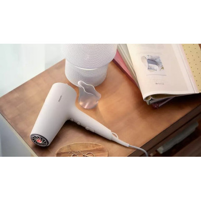 Фен Philips 5000 Series, 2100Вт, 3 режими, іонізація, хол. обдув, білий Фен Philips 5000 Series, 2100Вт, 3 режими, іонізація, хол. обдув, білий