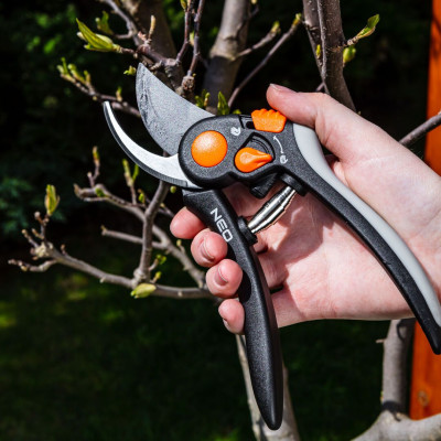 Секатор плоскостной Neo Tools, d реза 18мм, 200мм, 248г