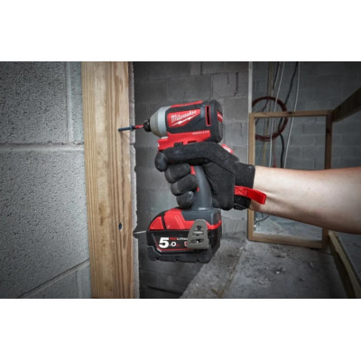 Гвинтоверт ударний акумуляторний Milwaukee M18 BLID2-0X 18В 1700-3400об/хв 180Нм кейс 1.7кг без АКБ та ЗП Гвинтоверт ударний акумуляторний Milwaukee M18 BLID2-0X 18В 1700-3400об/хв 180Нм кейс 1.7кг без АКБ та ЗП