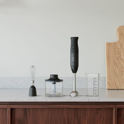 Блендер Electrolux заглибний 600Вт, 3в1, чаша-600мл, чопер, чорний Блендер Electrolux заглибний 600Вт, 3в1, чаша-600мл, чопер, чорний