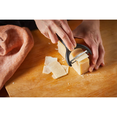 Fiskars Овочечистка горизонтальна з рухомим лезом Functional Form, нерж. сталь, пластик