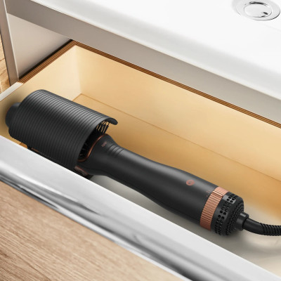 Фен-щітка Rowenta Reverso Dry&Brush 2в1, 1200Вт, 3 режими, іоніз-я, хол. обдув, насадок-2, кераміка, чорний-золотистий Фен-щітка Rowenta Reverso Dry&Brush 2в1, 1200Вт, 3 режими, іоніз-я, хол. обдув, насадок-2, кераміка, чорний-золотистий