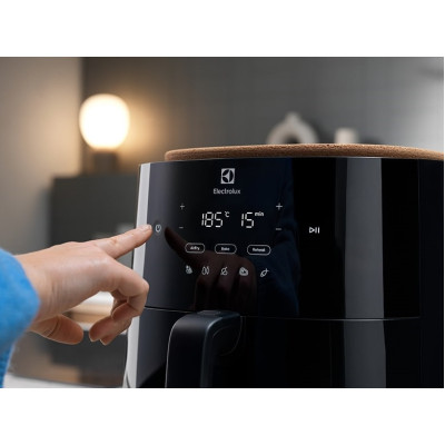 Electrolux Мультипіч 1500Вт, чаша-5л, сенсорне керування, 5 авто. програм, пластик, чорний