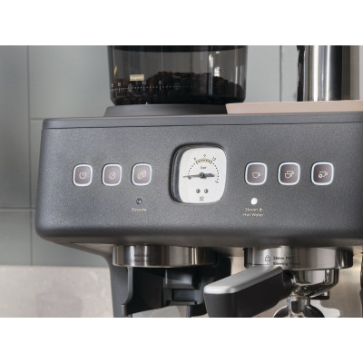 Кавоварка Electrolux ріжкова, 3л, зерно+мелена, ручний капуч, кавомолка, підігрів чашок, подача гар. води, чорний
