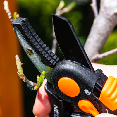 Секатор контактний Neo Tools, d різу 18мм, 200мм, 240г Секатор контактний Neo Tools, d різу 18мм, 200мм, 240г