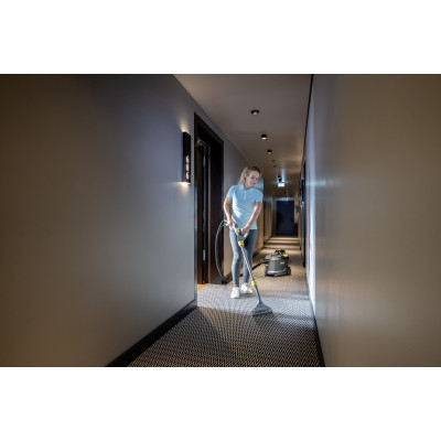 Пылесос профессиональный моющий Karcher Puzzi 8/1 Adv 1200Вт 270мБар контейнер 8/7л 8.6кг