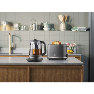 Электрочайник Electrolux 1.7л, Strix, стекло, заварник, поддержка температуры, черный (E7GK1-8BP)