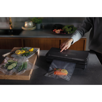 Вакууматор Electrolux для рулонів, пакетів і контейнерів, 120Вт, 30см, електронне керування, +1 рулон, пластик, сірий Вакууматор Electrolux для рулонів, пакетів і контейнерів, 120Вт, 30см, електронне керування, +1 рулон, пластик, сірий