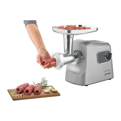 Мясорубка Gorenje, 2500Вт, 2.8кг/мин, 3 решетки, насадка для колбас, кеббе, шнековый соковыжилка, 3 терки, пластик/металл, нержавейка