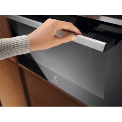 Мікрохвильова піч Electrolux вбудована, 44л, електрон. керування, 2100Вт, гриль, дисплей, чорний