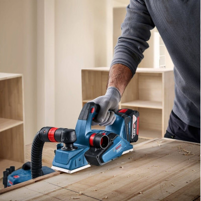 Bosch Рубанок акумуляторний GHO 185-LI, 18В, 82мм, стругання до 2.6мм, паз до 9мм, без АКБ та ЗП