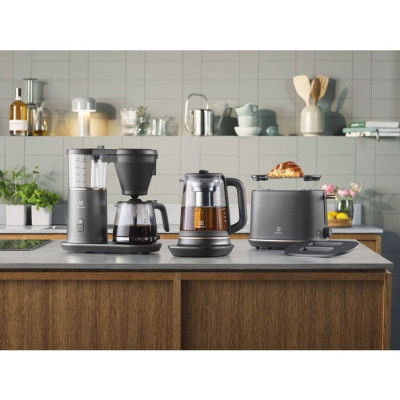 Электрочайник Electrolux 1.7л, Strix, стекло, заварник, поддержка температуры, черный (E7GK1-8BP)