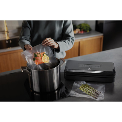 Вакууматор Electrolux для рулонів, пакетів і контейнерів, 120Вт, 30см, електронне керування, +1 рулон, пластик, сірий Вакууматор Electrolux для рулонів, пакетів і контейнерів, 120Вт, 30см, електронне керування, +1 рулон, пластик, сірий
