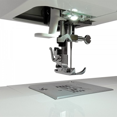 Швейная машина LEADER LAVENDER ,электромех., 70Вт, 22 швейных операций, петля полуавтомат, белый + синий Швейная машина LEADER LAVENDER ,электромех., 70Вт, 22 швейных операций, петля полуавтомат, белый + синий