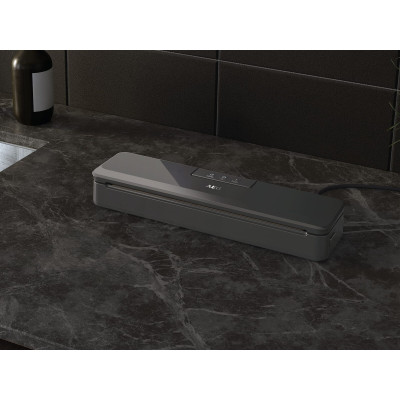 Вакууматор AEG для рулонів, пакетів і контейнерів, 80Вт, 30см, електронне керування, +10 пакетів, пластик, чорний