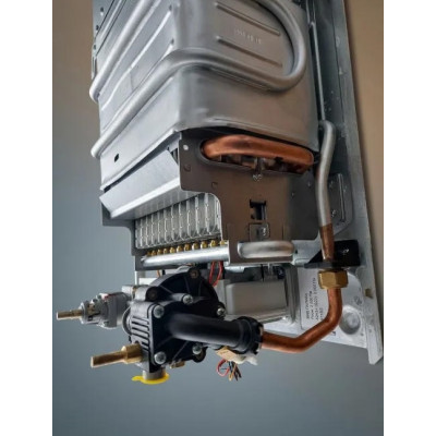 Газова колонка Immergas JULIUS ECO 14 14л/хв 24,3 кВт Low NOx розпалювання від батарейок білий