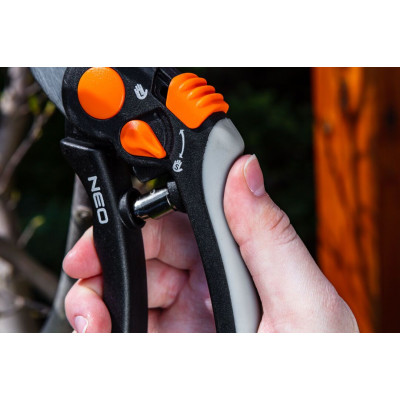 Секатор контактний Neo Tools, d різу 18мм, 200мм, 240г Секатор контактний Neo Tools, d різу 18мм, 200мм, 240г