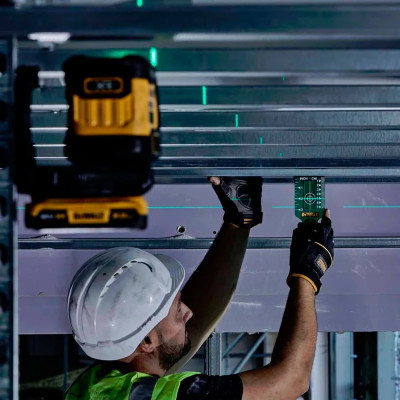 Нівелір лазерний DeWalt 18 В XR Li-Ion зелений промінь кронштейн кейс 2.74кг без АКБ та ЗП