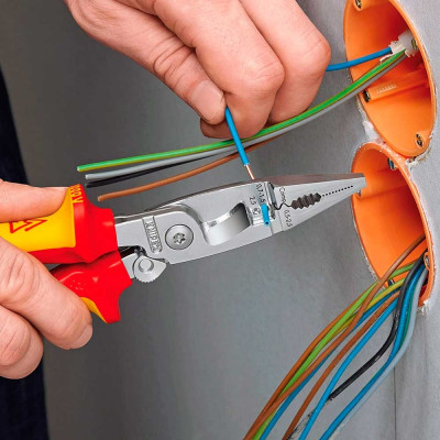 Кліщі багатофункціональні KNIPEX, діелектричні, для робіт під напругою 10000В, 200мм Кліщі багатофункціональні KNIPEX, діелектричні, для робіт під напругою 10000В, 200мм